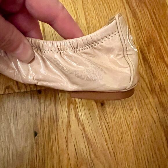Tory Burch Eddie Beige Sand Nude Eddie Patent Leather Ballet Flats Shoes Sz 6.5 - Picture 5 of 9